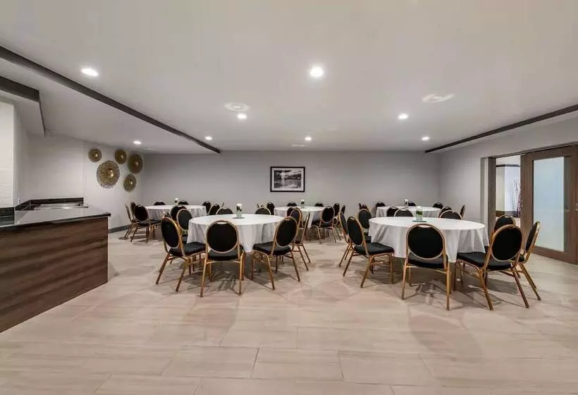 ホテル Best Western Premier Denver East