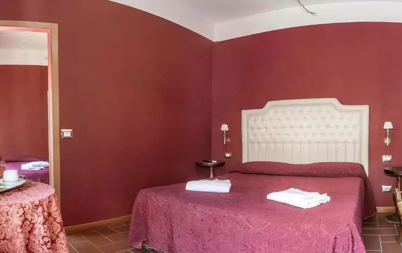 هتل Foro Romano Imperatori