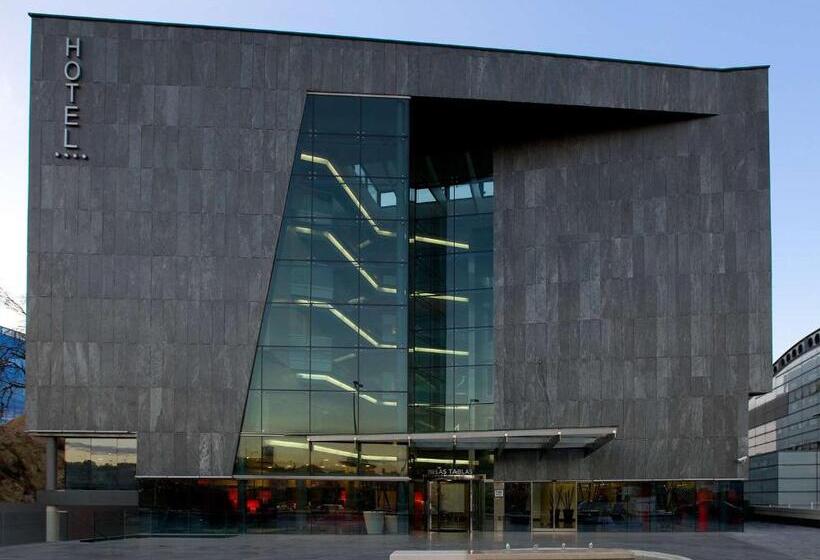 هتل NH Madrid Las Tablas