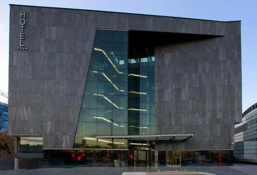 هتل NH Madrid Las Tablas