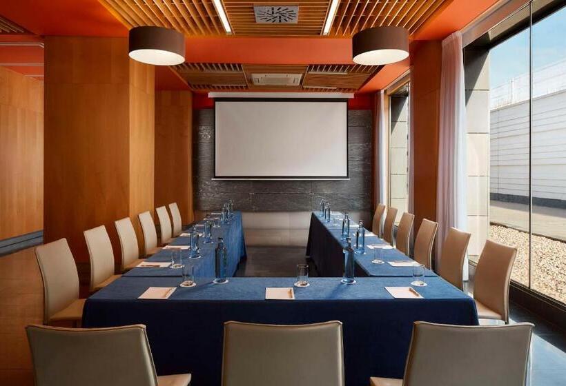 هتل NH Madrid Las Tablas