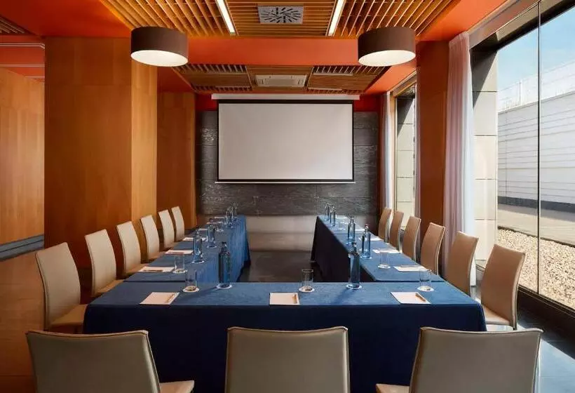 هتل NH Madrid Las Tablas