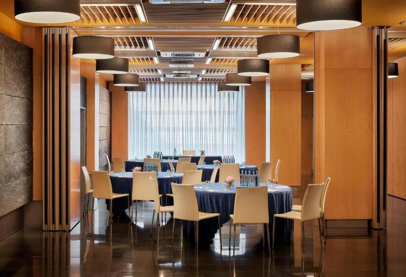 هتل NH Madrid Las Tablas