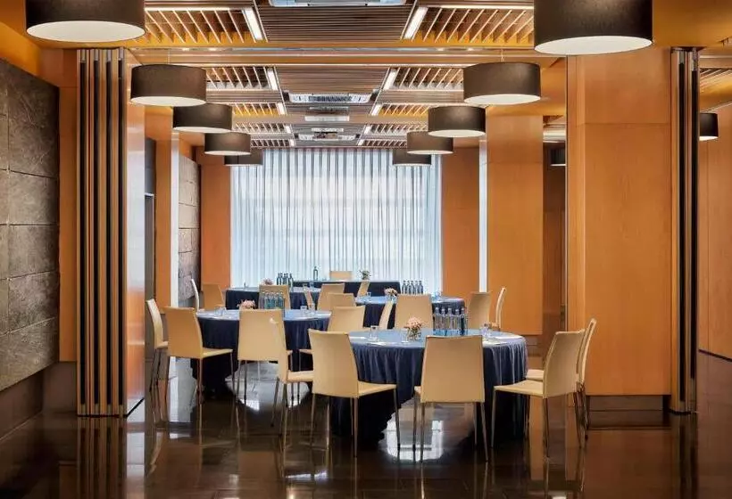 هتل NH Madrid Las Tablas