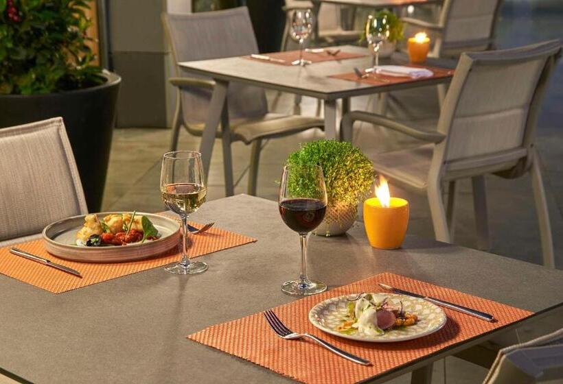 هتل NH Madrid Las Tablas