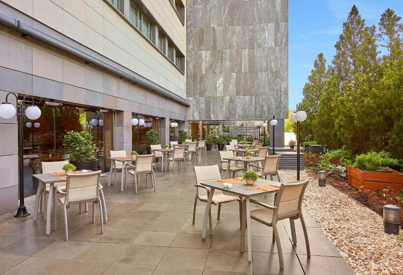 هتل NH Madrid Las Tablas