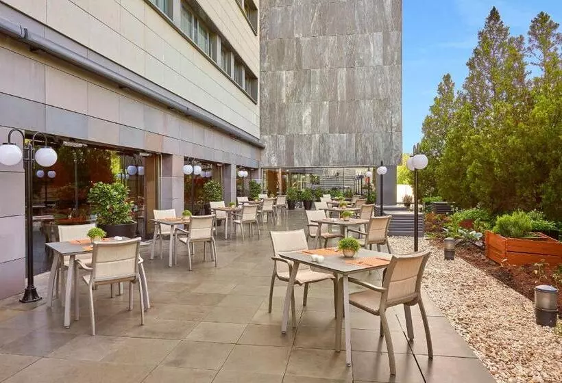 هتل NH Madrid Las Tablas