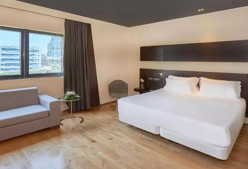 هتل NH Madrid Las Tablas