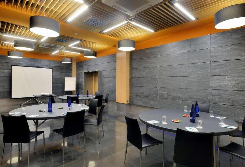 هتل NH Madrid Las Tablas