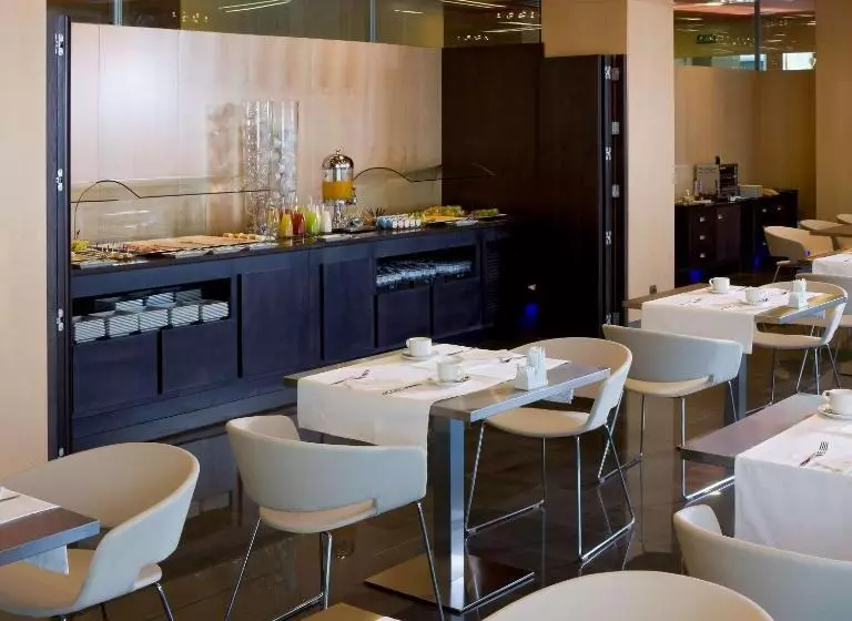 هتل NH Madrid Las Tablas