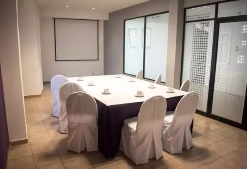 Hotel Real Azteca Boulevard