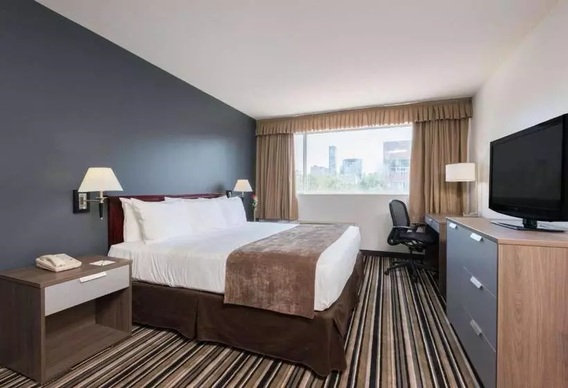 בית מלון כפרי Super 8 By Wyndham Downtown Toronto