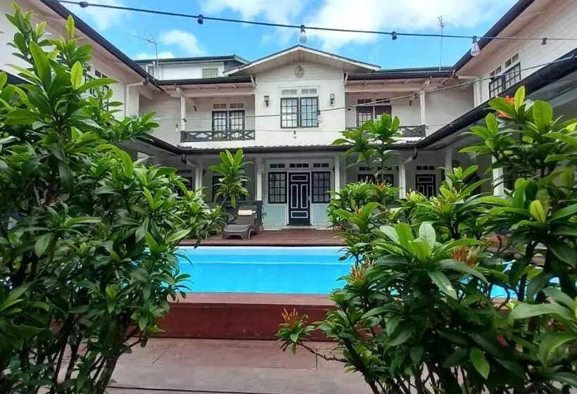 هتل Zeelandia Suites