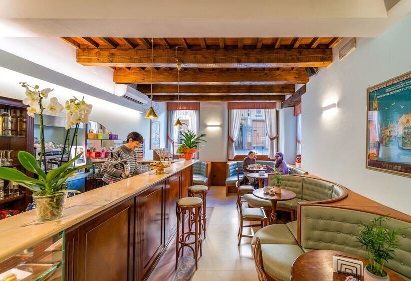 ホテル Albergo Falterona