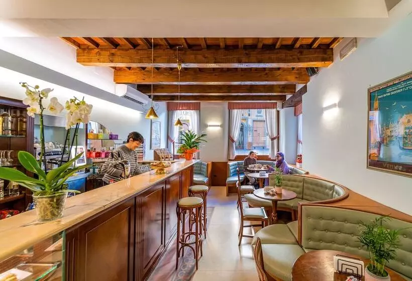 호텔 Albergo Falterona