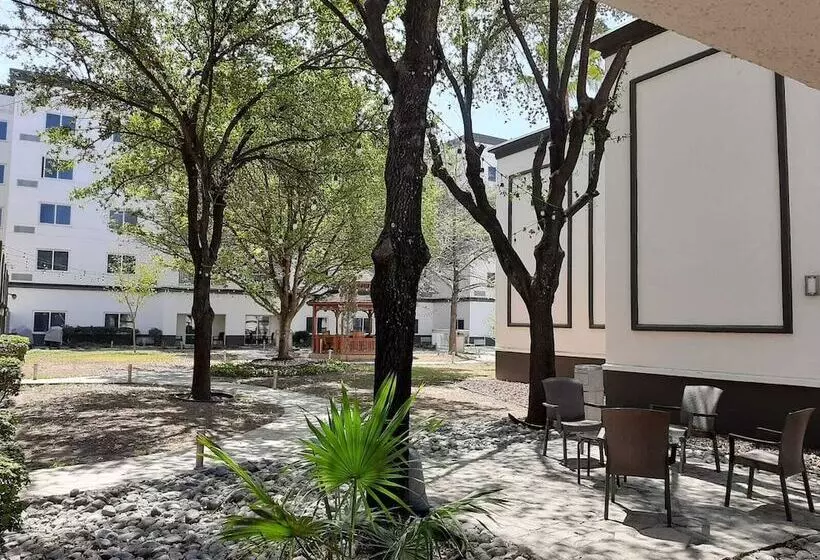 Отель Courtyard Monterrey Airport