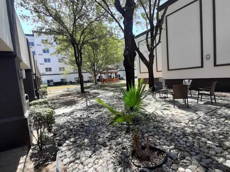 فندق Courtyard Monterrey Airport