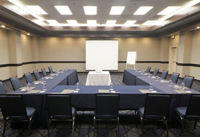 فندق Courtyard Monterrey Airport