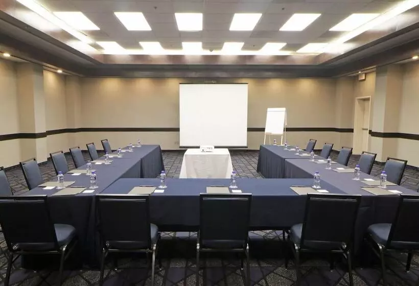 Отель Courtyard Monterrey Airport