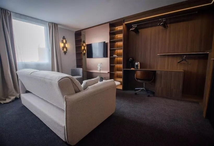 هتل Golden Tulip Villepinte Roissy Parc Des Expositions