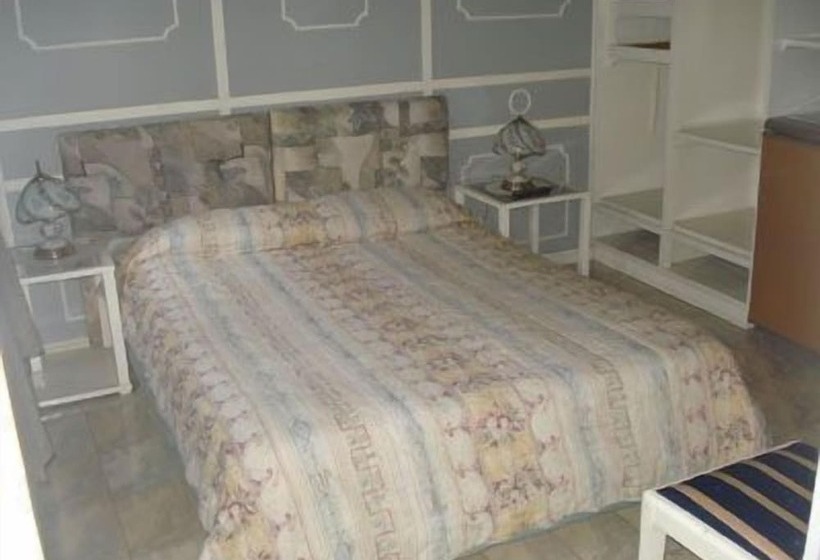 هتل Royal Gardens