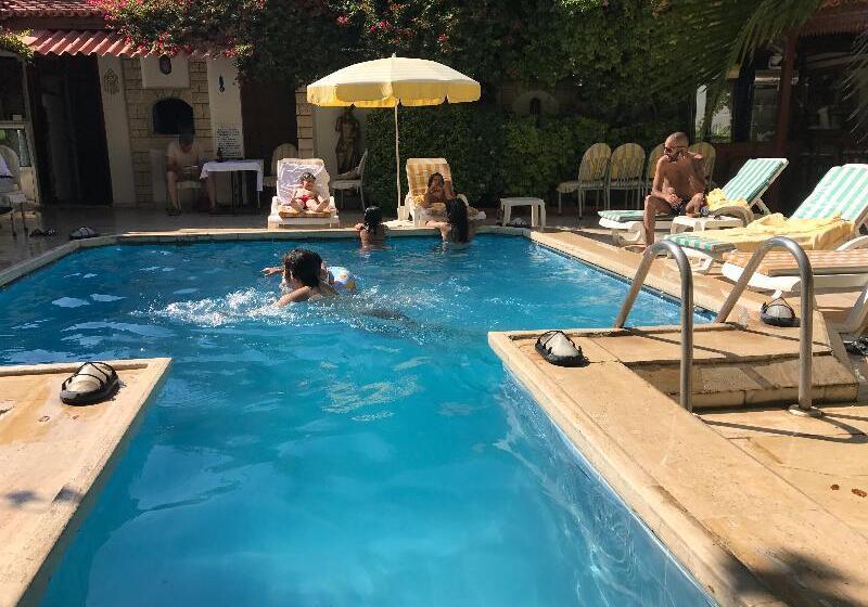 هتل Karyatit Kaleici