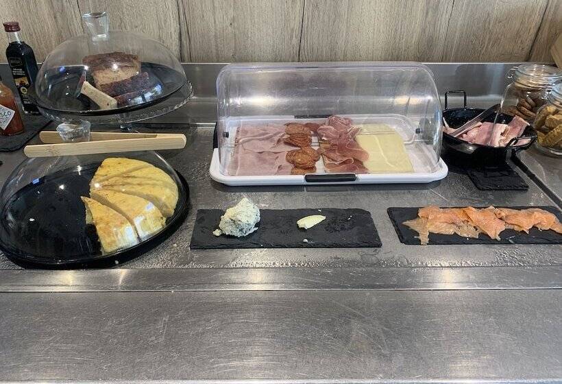 هتل Plaza Alaquas