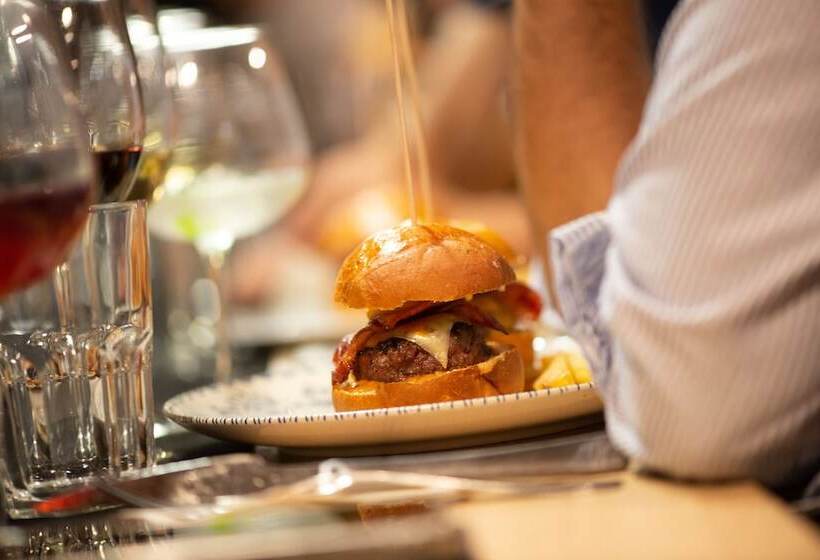 هتل Plaza Alaquas