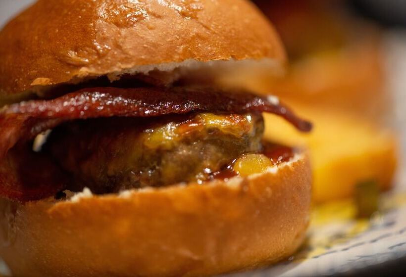 هتل Plaza Alaquas