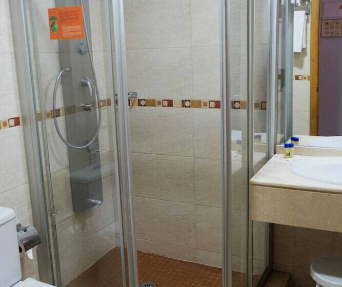 هتل Plaza Alaquas