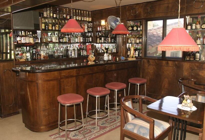 هتل Royal Gardens