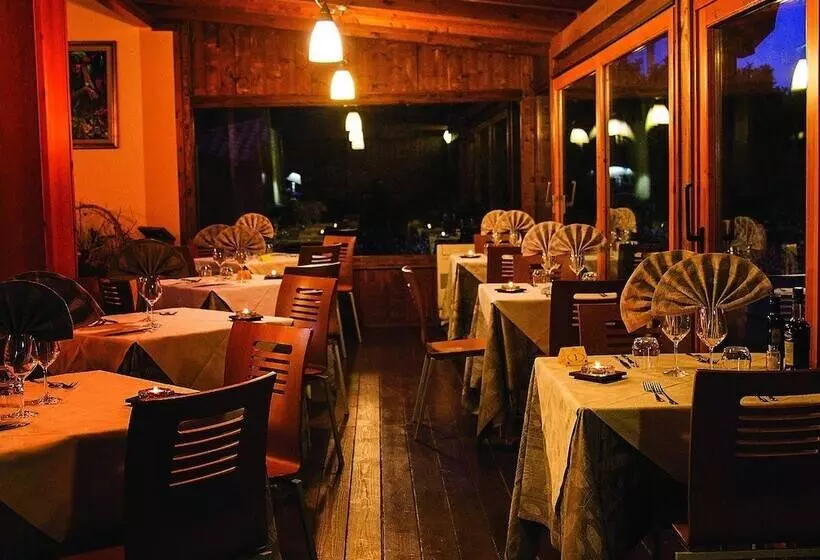 فندق Sa Rocca Sport E Resort