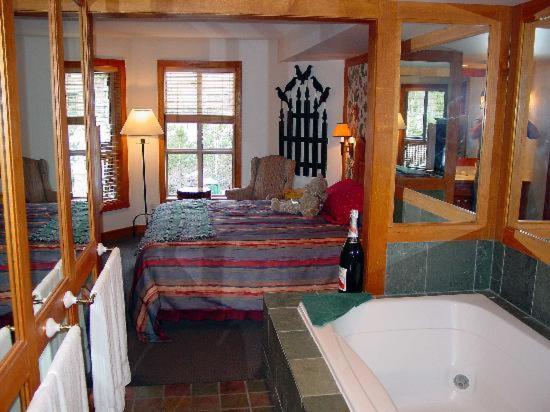 فندق Embarc Whistler