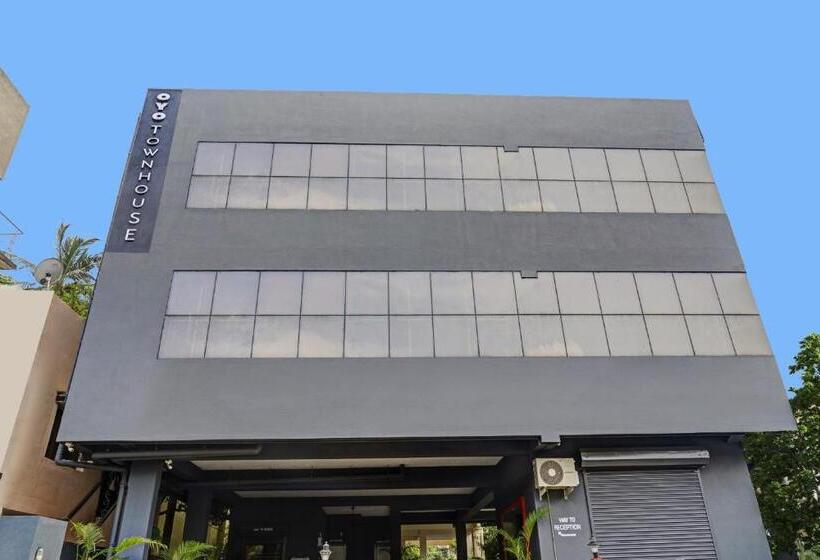 هتل Super Townhouse Inn24 Airport