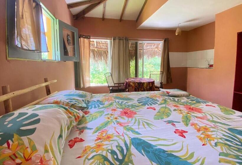 هتل Yes Papa! Rooms At 100m From The Beach!