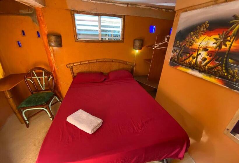 هتل Yes Papa! Rooms At 100m From The Beach!