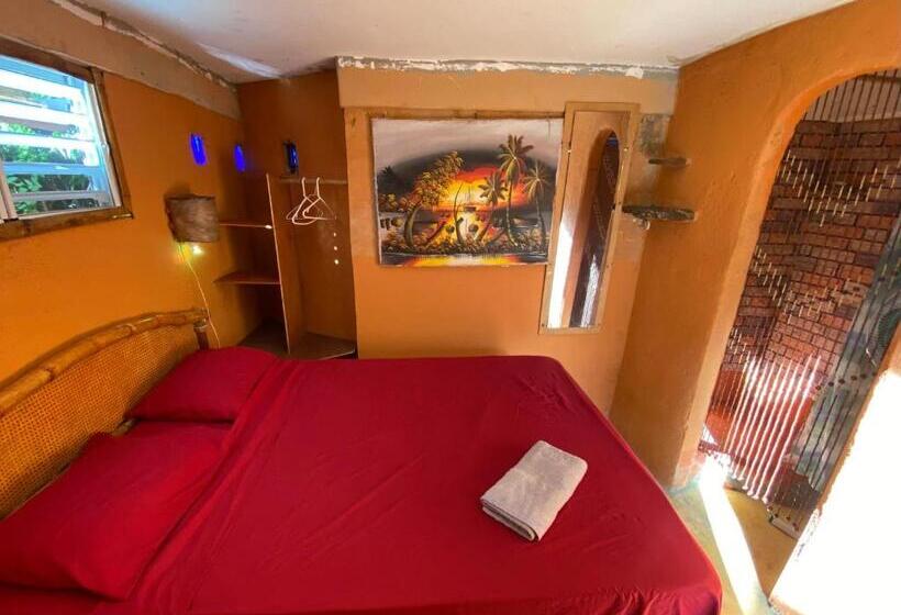 هتل Yes Papa! Rooms At 100m From The Beach!