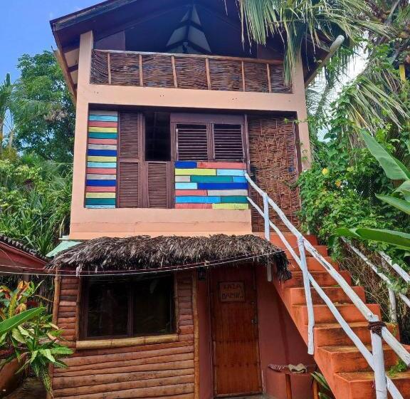 هتل Yes Papa! Rooms At 100m From The Beach!