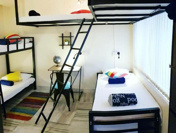 הוסטל Bombay Backpackers Kolkata