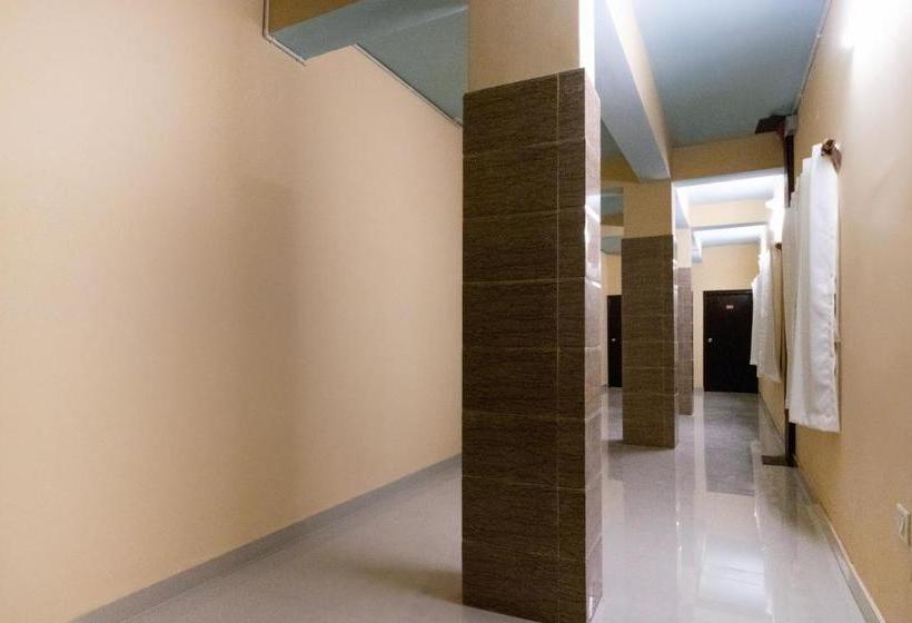 בית מלון כפרי Oyo Flagship 77393 Silver Cloud Inn