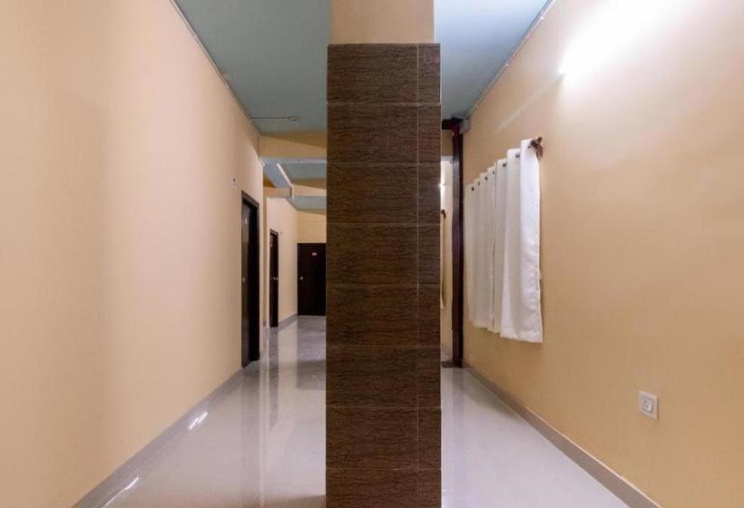 בית מלון כפרי Oyo Flagship 77393 Silver Cloud Inn