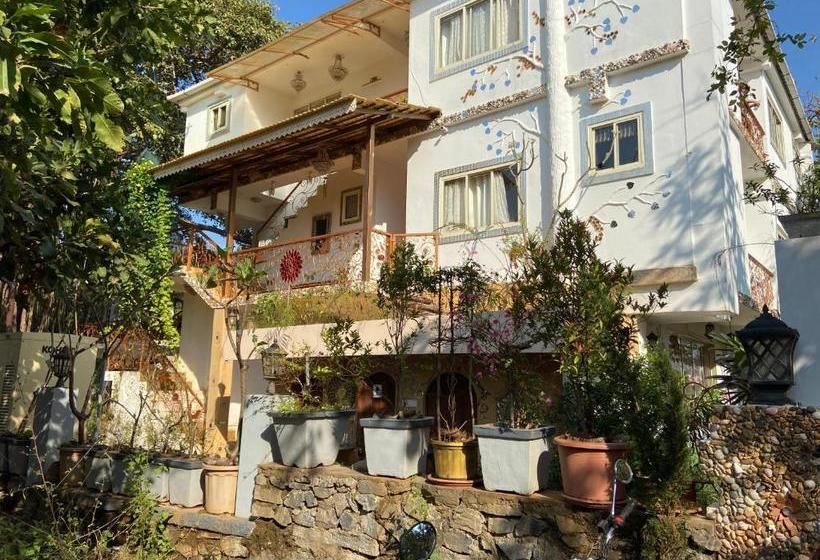 Singing Tree By Nirvana Hotels