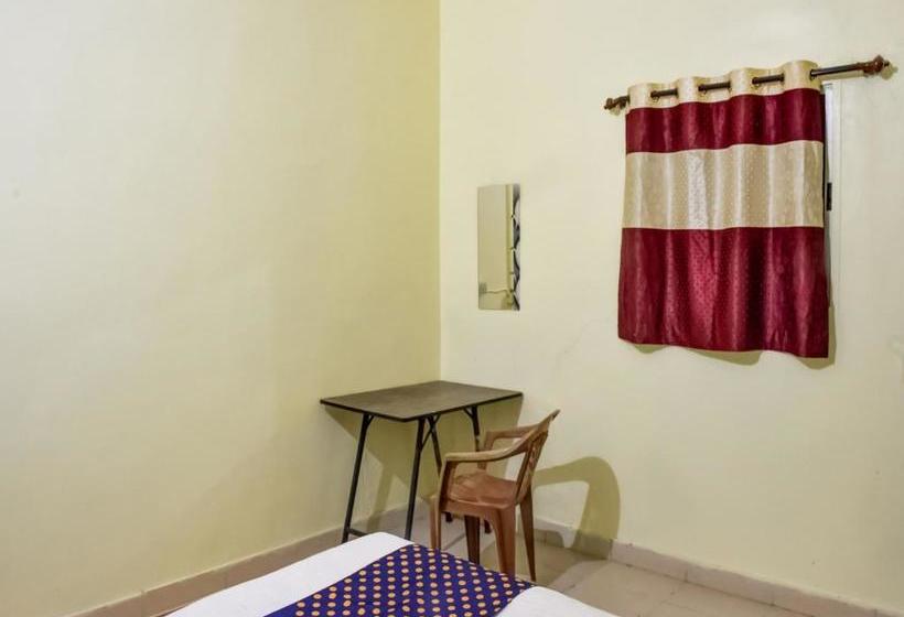 בית מלון כפרי Spot On 75610 Aditya Residency