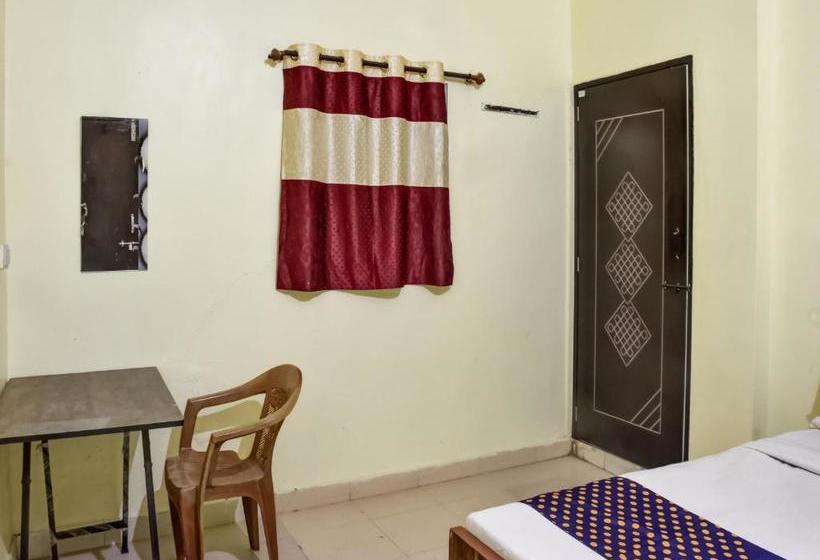 בית מלון כפרי Spot On 75610 Aditya Residency