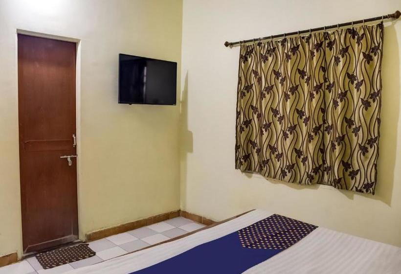 בית מלון כפרי Spot On 75610 Aditya Residency