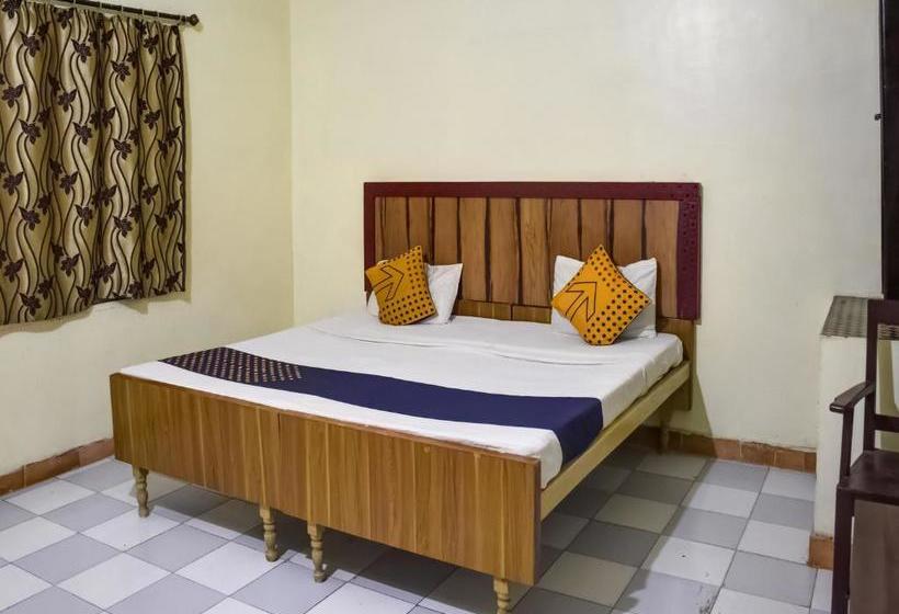 בית מלון כפרי Spot On 75610 Aditya Residency