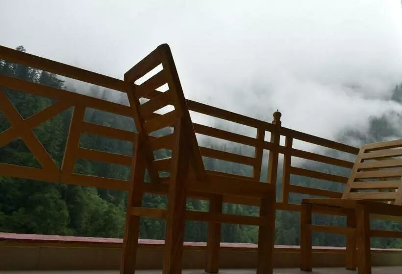 ホテル The Forest Pinnacle And Café, Jibhi