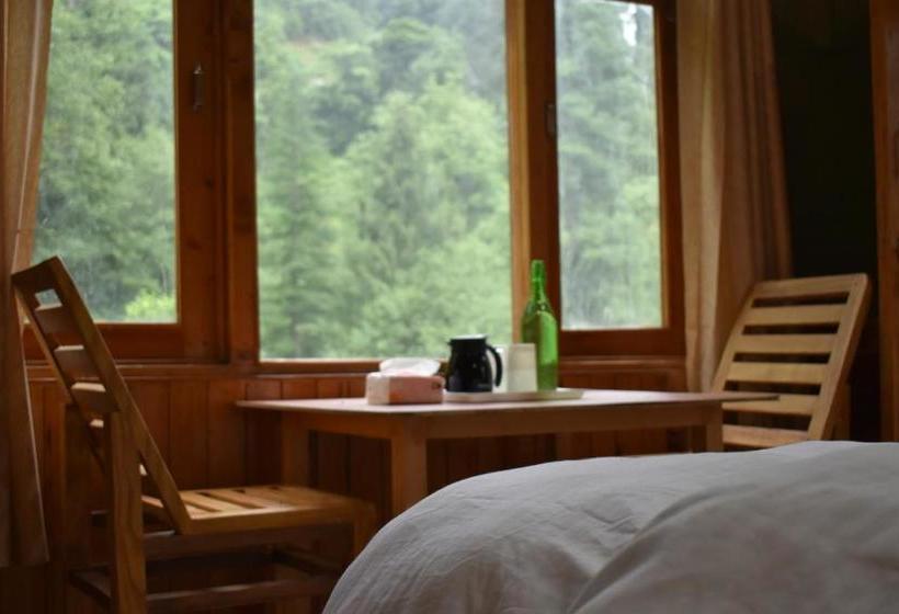 Hotel The Forest Pinnacle And Café, Jibhi