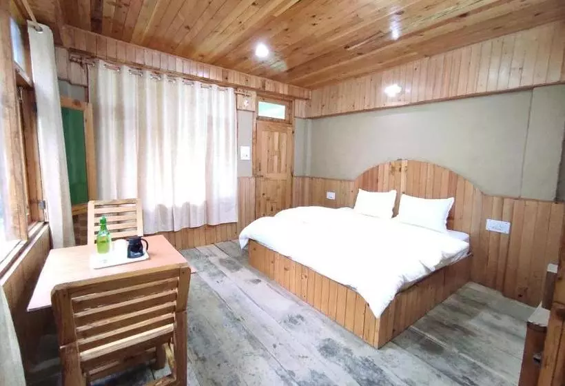 ホテル The Forest Pinnacle And Café, Jibhi