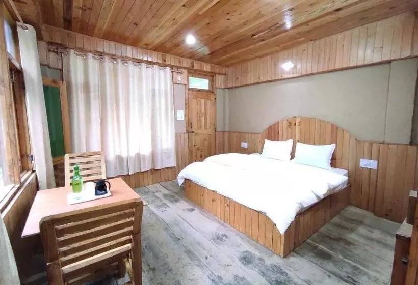 ホテル The Forest Pinnacle And Café, Jibhi